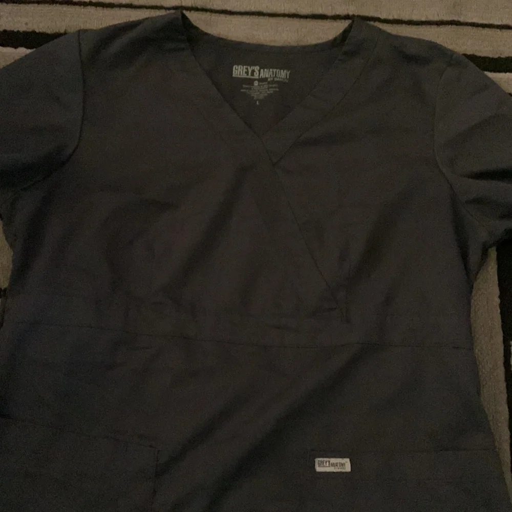 Scrub top - Picture 3 of 3